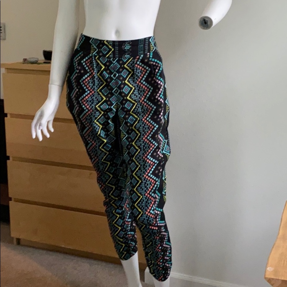 Dizzire Patterned Pants